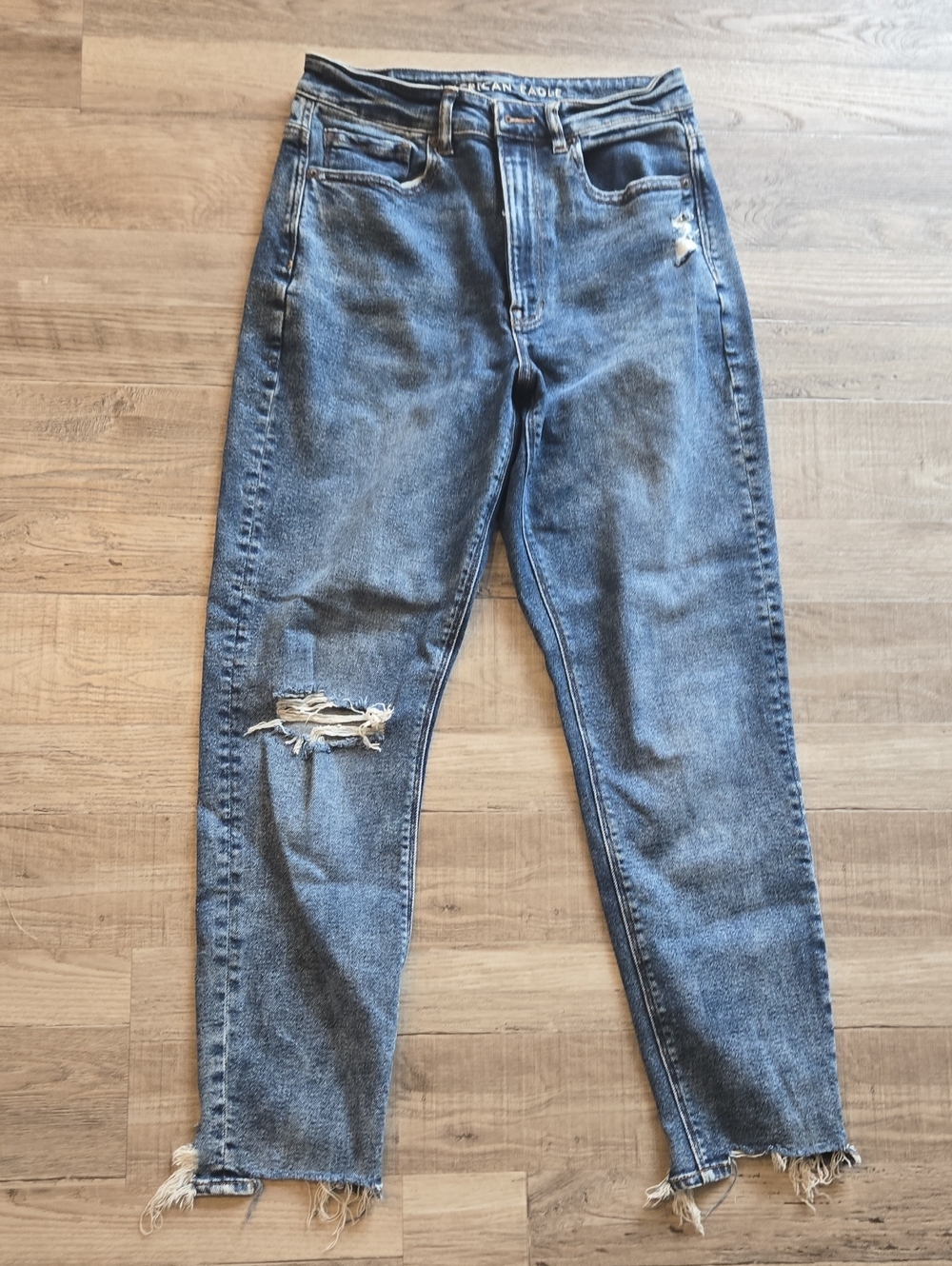 American Eagle Outfitters High-Rise Ripped Mom Jeans - Washed Denim Blue